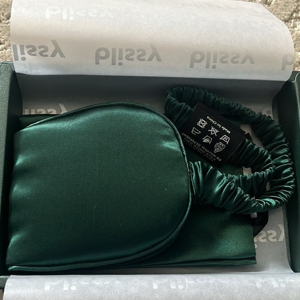 Blissy Sleep Mask in Emerald - Picture 4 of 4